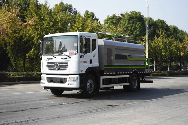Photovoltaic-cleaning-vehicle